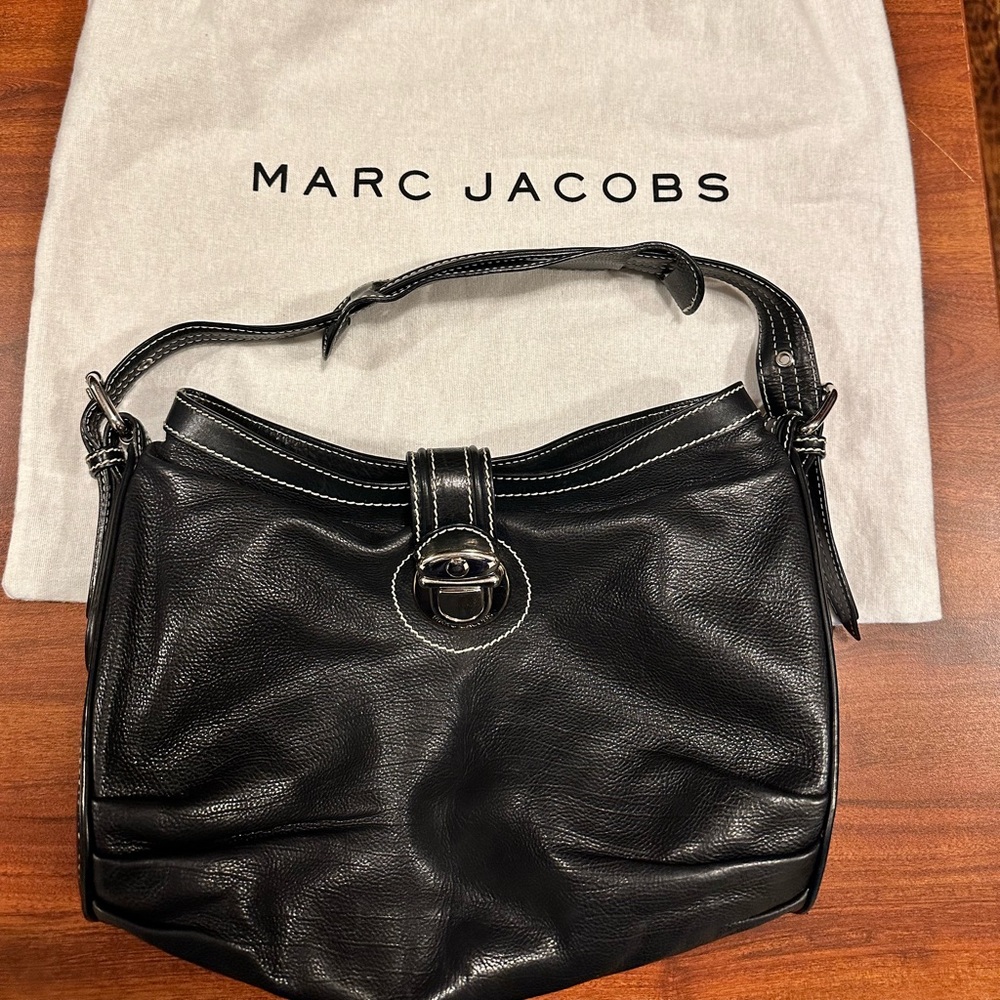 Marc Jacobs Buckle Black Leather shoulder bag. 13x9.5.